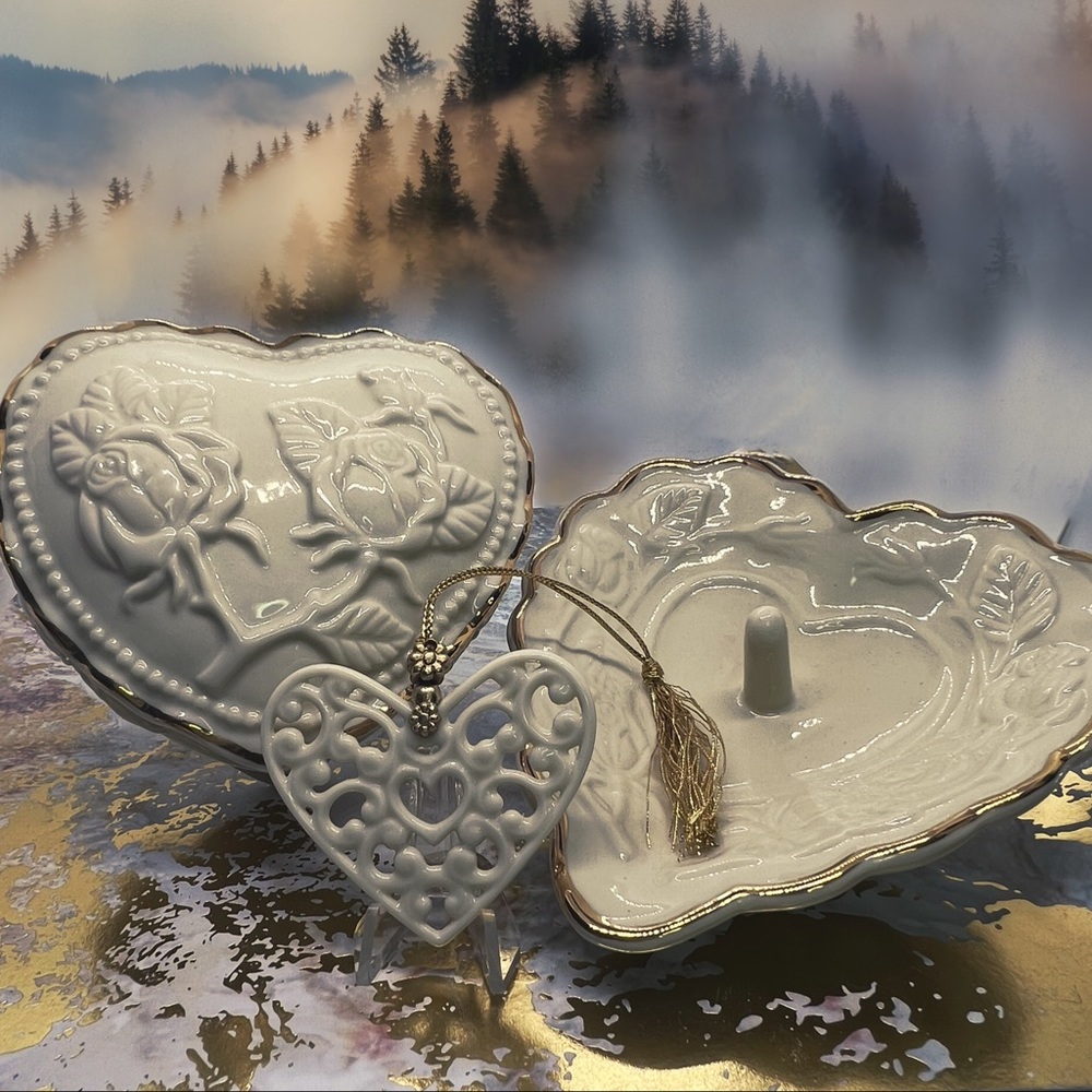 Porcelain Footed Heart Jewelry/Trinket Box & Ring/Trivet Holder
